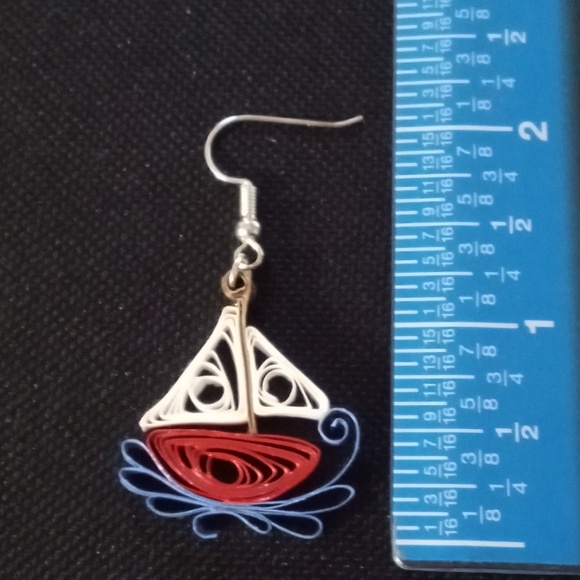 Paper Quilled Earrings - Picture 2 of 3